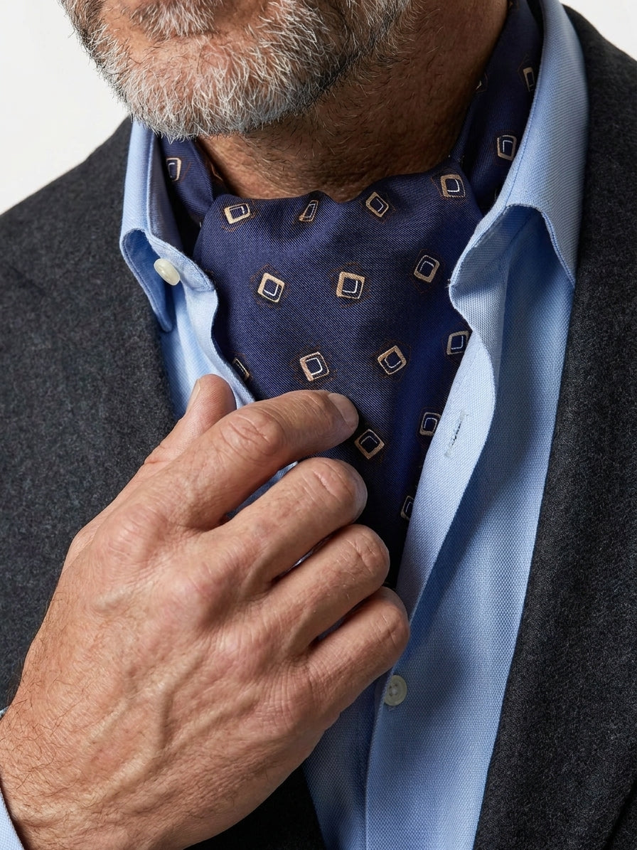 Ascot doppia punta blu navy in seta stampata DOMINO