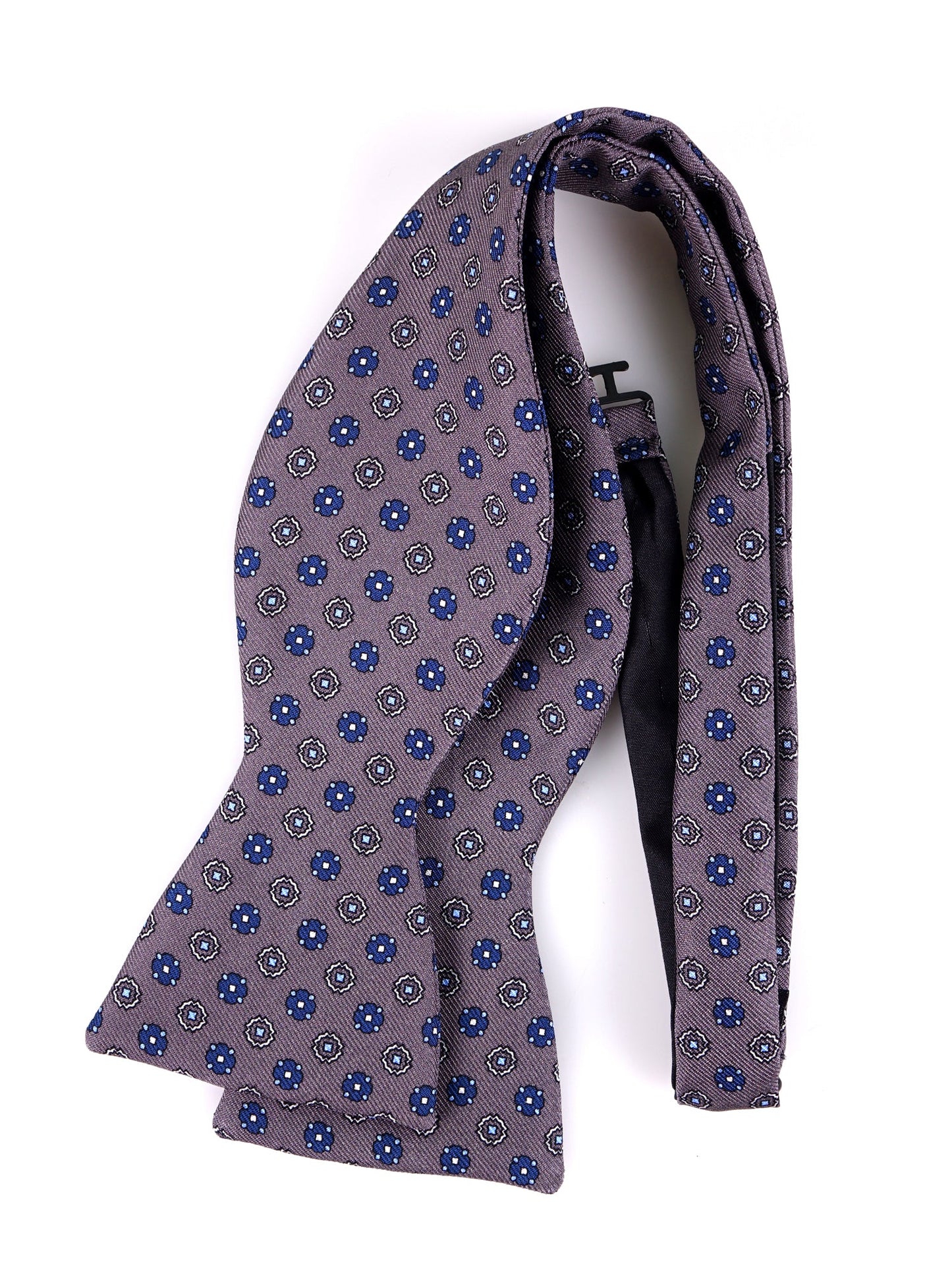 BERRY Self-Tie Bow Tie in Grey Printed Silk