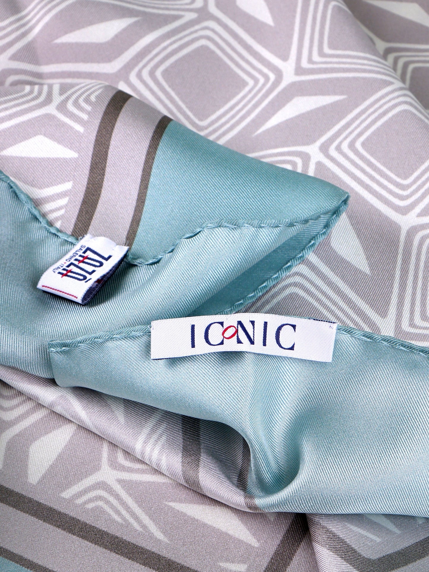 Grey printed silk COMATOSE foulard