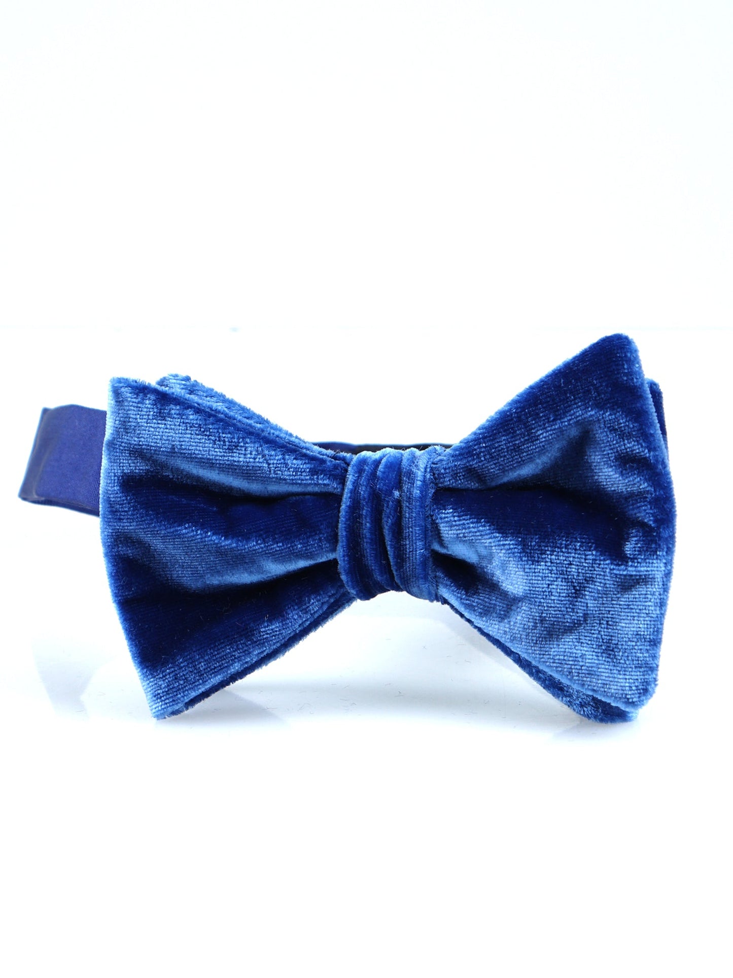 Sky blue pre-tied bow tie in silk and viscose velvet CONRAD